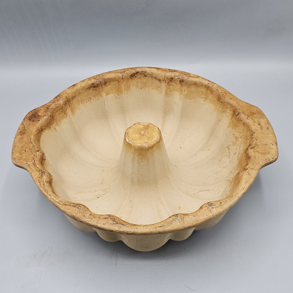 Pampered Chef Family Heritage Stoneware 10" Fluted Pan Bundt Cake Mold USA